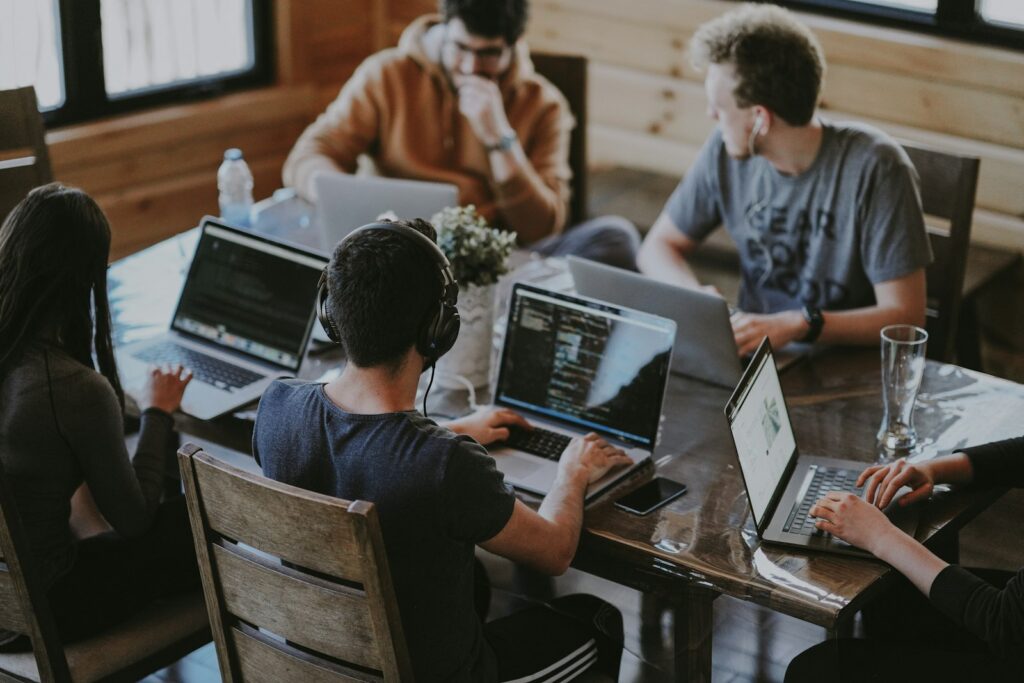 CFO, CEO, COO: Was bedeuten diese Abkürzungen im Startup?